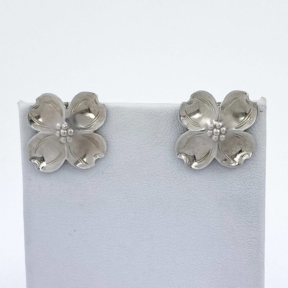 Stuart Nye Jewelry - Vintage Stuart Nye Sterling Silver 925 Dogwood Blossom Flower Pierced Earrings